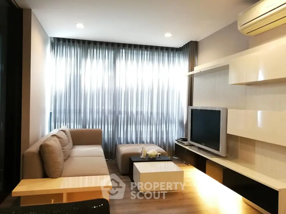  1 Bedroom Condo at The Room Sukhumvit 21-1