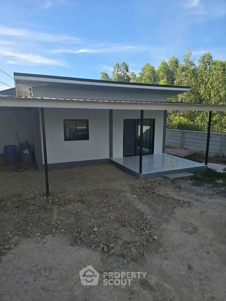 Modern single-story house with sleek design and spacious outdoor area, perfect for family living.