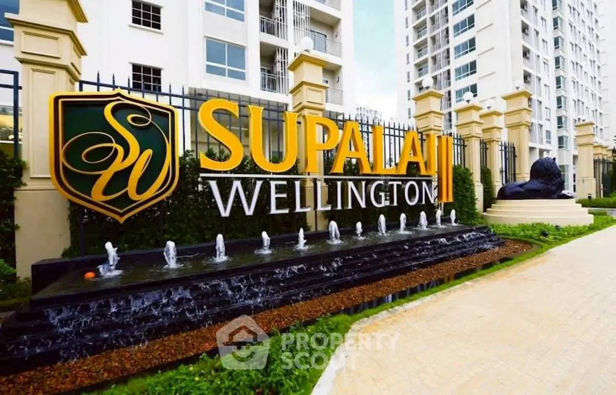 Luxurious Supalai Wellington entrance with elegant fountain and modern architecture.