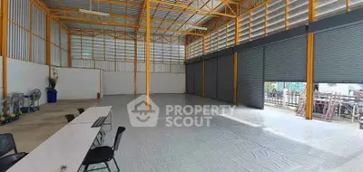 Spacious industrial warehouse with high ceilings and ample natural light, ideal for storage or manufacturing.