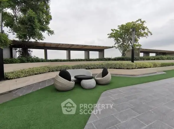 Modern rooftop garden with stylish seating and lush greenery