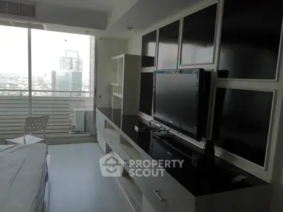 Fully Furnished 2 Bedrooms Condo at Supalai Park Phaholyothin-4
