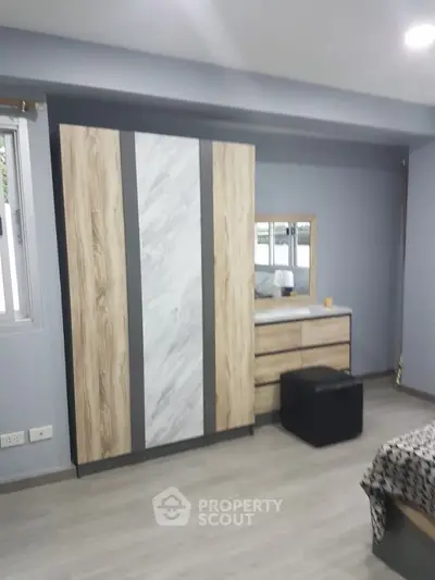  2 Bedrooms Condo -5
