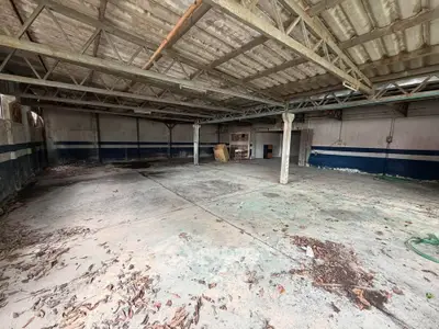 Spacious industrial warehouse with high ceilings and open floor plan, ideal for storage or manufacturing.