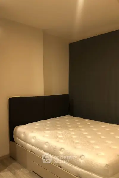 Cozy bedroom with modern design and comfortable mattress, perfect for restful nights.
