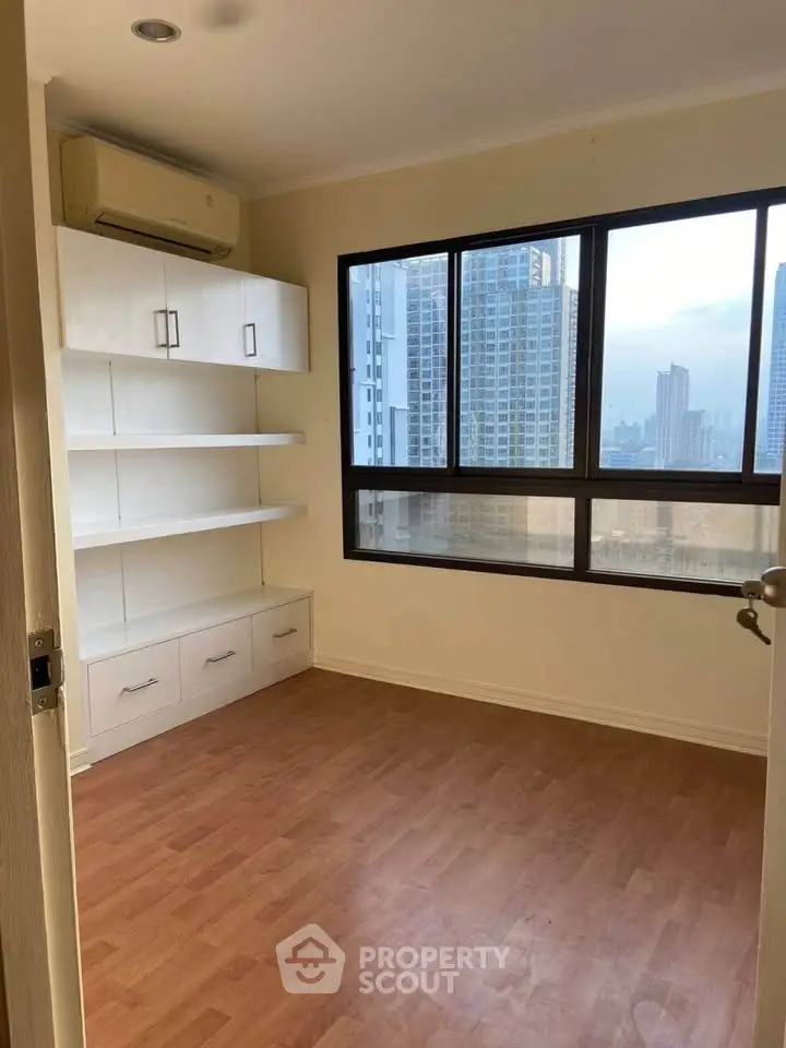 Spacious room with city view and built-in storage in modern apartment