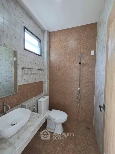 Modern bathroom with stylish tiles and sleek fixtures in a contemporary home.