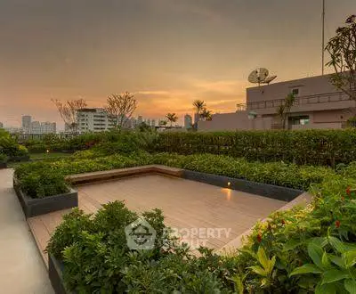 Stunning rooftop garden with city skyline views at sunset, perfect for relaxation and entertainment.