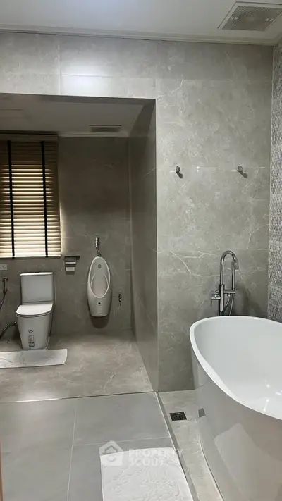 Luxurious modern bathroom with freestanding bathtub and elegant fixtures.