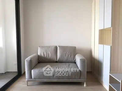 Fully Furnished 1 Bedroom Condo at Ideo O 2 บางนา Livingroom