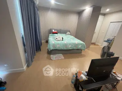 Spacious bedroom with cozy decor and modern furnishings, perfect for relaxation and comfort.