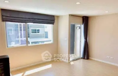 Bright empty room with large window and balcony access