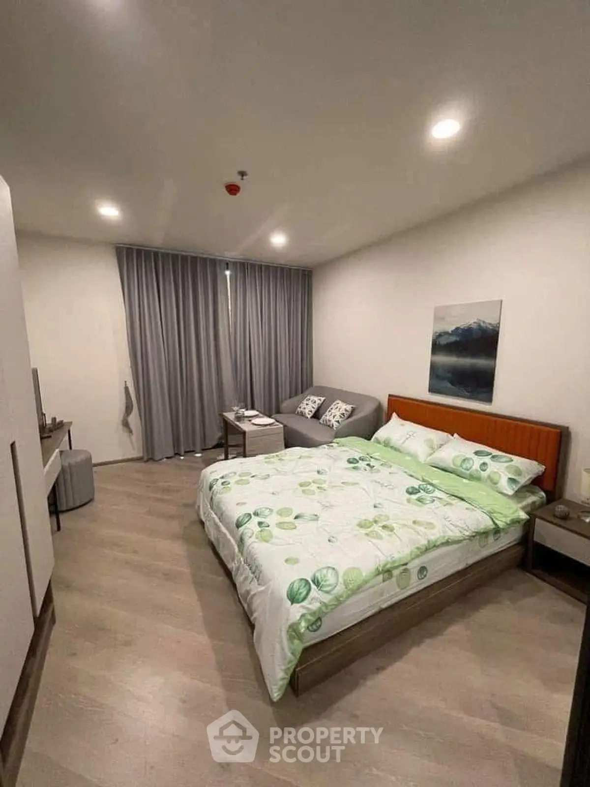Modern bedroom with cozy decor and natural light, featuring a comfortable bed and stylish furnishings.