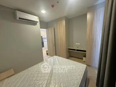Modern bedroom with air conditioning and built-in wardrobes in a stylish apartment.
