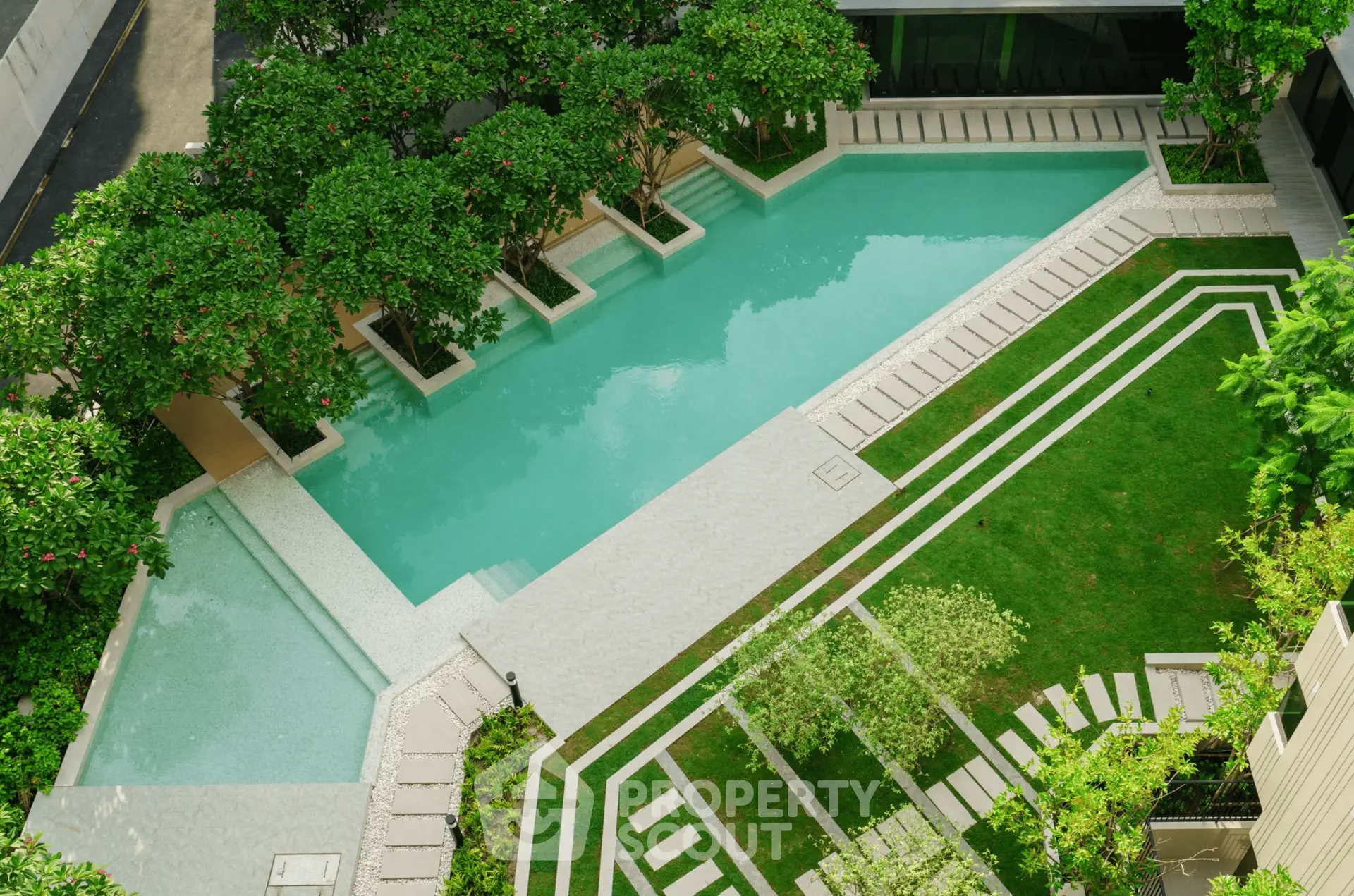 Blossom Condo @ Sathorn - Charoenrat