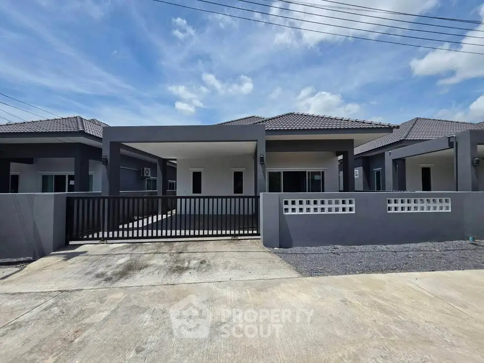 Modern single-story house with sleek design and spacious driveway