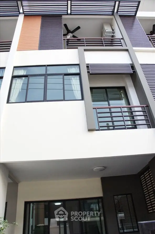 image_rental-7683792