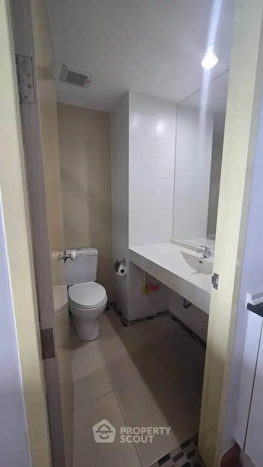 Modern bathroom with sleek design and spacious layout