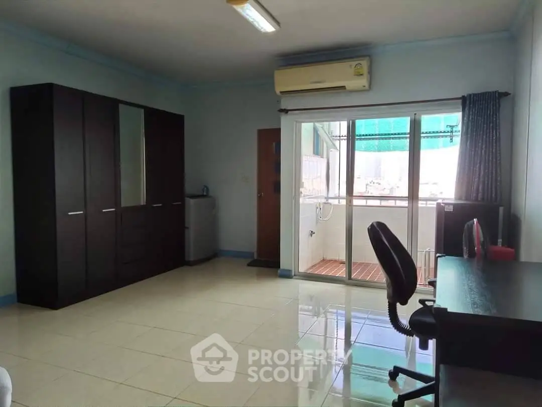 Spacious room with balcony access and modern furnishings