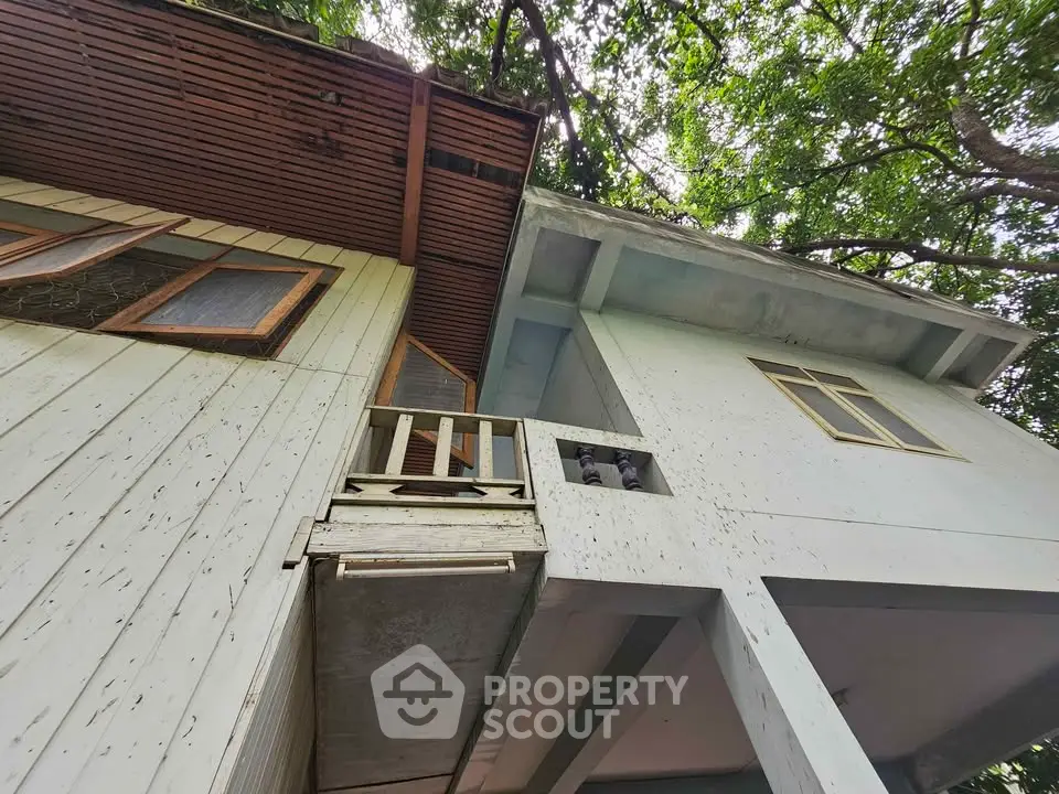 Charming rustic house exterior with wooden accents and lush greenery, perfect for nature lovers seeking tranquility.