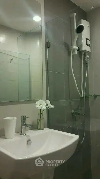  1 Bedroom Condo at Ideo Mobi Sukhumvit Eastgate-2