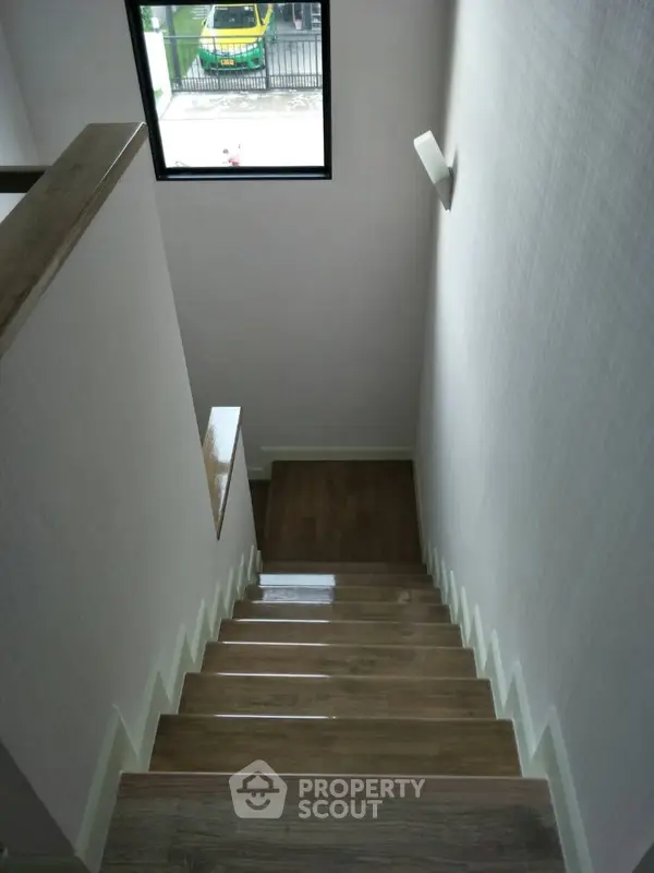 image_rental-6821939