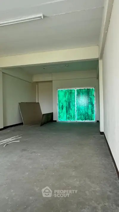 Spacious empty room with potential for customization and renovation