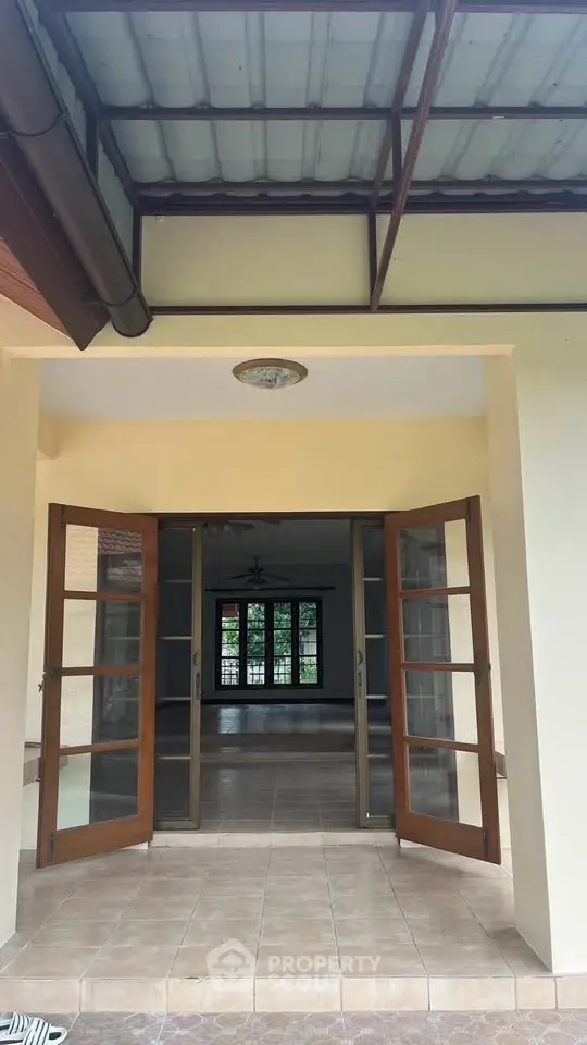 Spacious entrance with open double doors leading to a bright interior, perfect for welcoming guests.