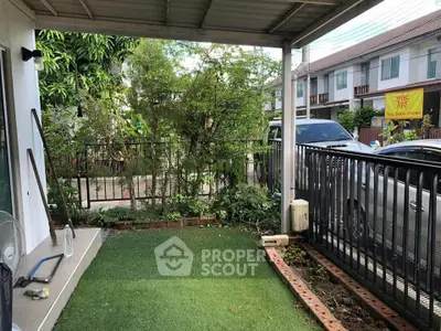 Charming townhouse with a cozy garden and covered patio, perfect for relaxing outdoors.