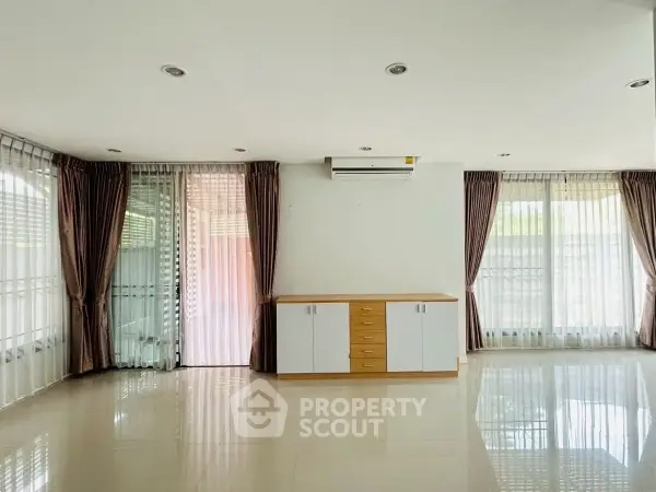 image_rental-25906086