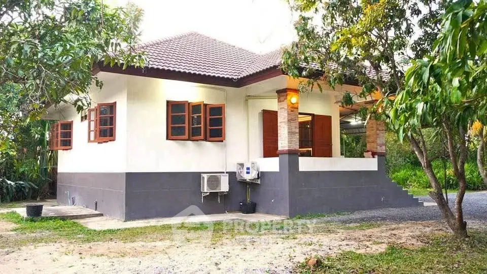 Charming single-story house with lush garden and modern exterior design.