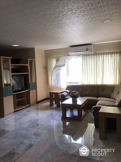  2 Bedrooms Condo -3