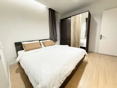Modern bedroom with sleek design, featuring a comfortable bed and stylish wardrobe.