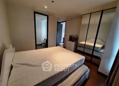 Spacious bedroom with mirrored wardrobe and cozy ambiance