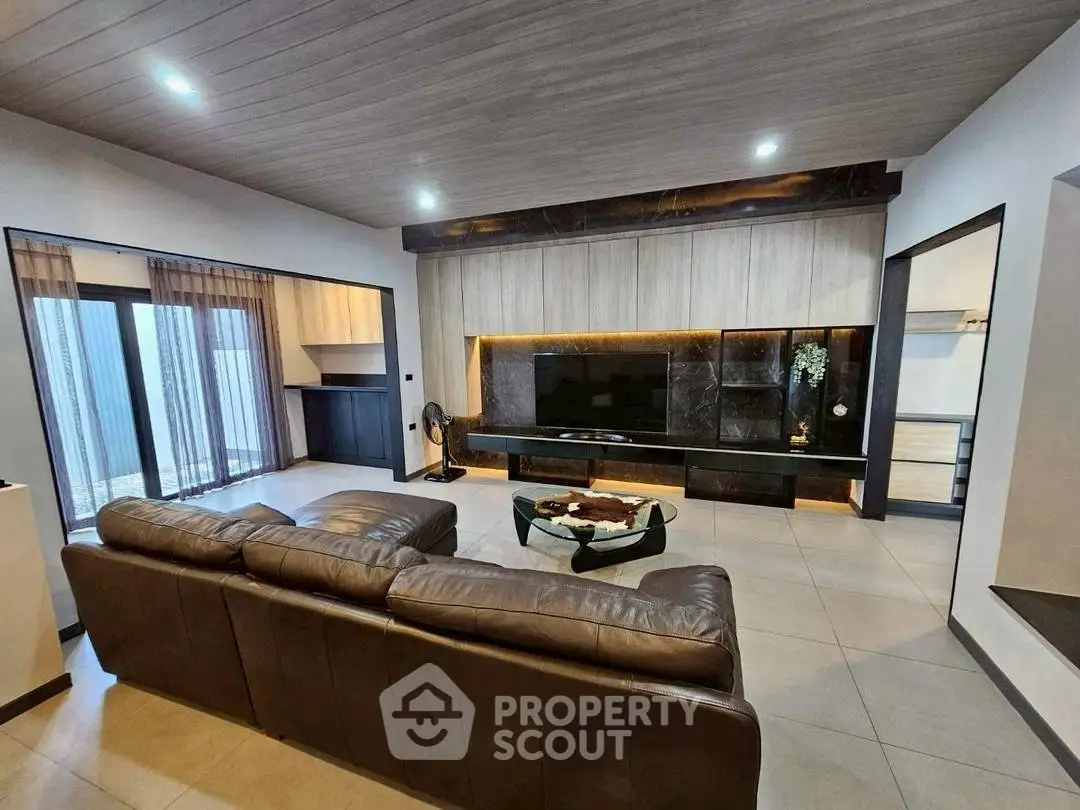 Luxurious modern living room with sleek design and leather sofa, perfect for relaxation and entertainment.