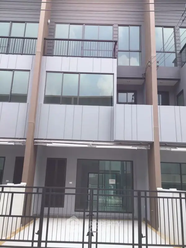 image_rental-29679451