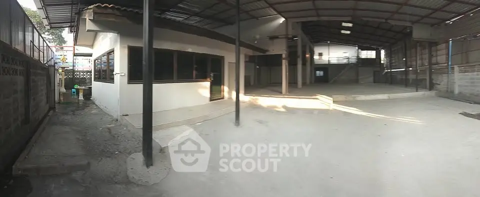 Spacious industrial warehouse with high ceilings and ample natural light, perfect for storage or manufacturing.