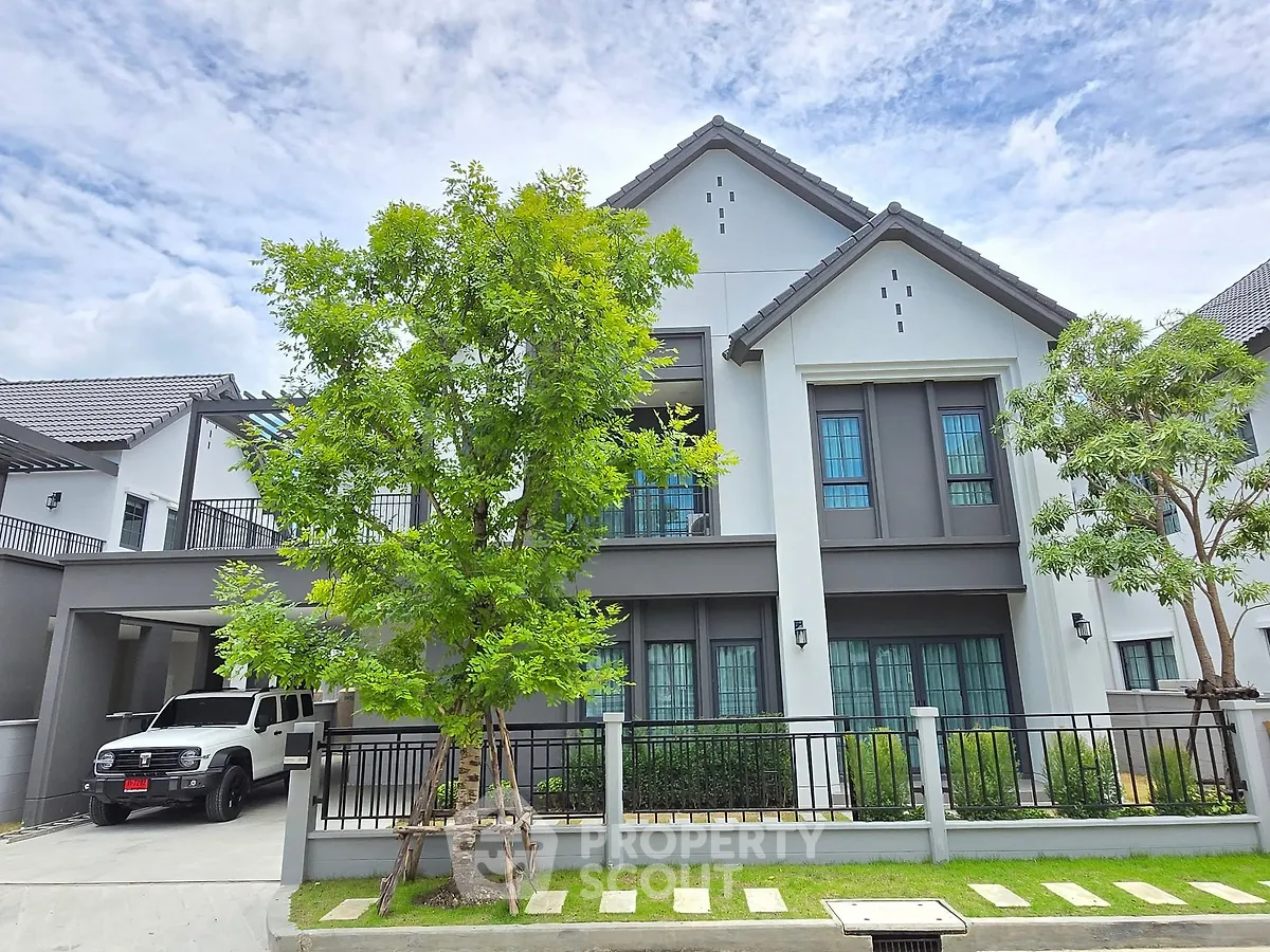 Stunning modern house with lush garden and spacious driveway.