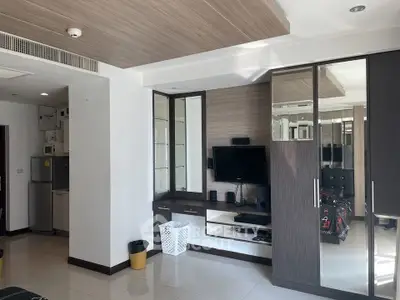  1 Bedroom Condo at The Prime 11 Sukhumvit Condominium Livingroom
