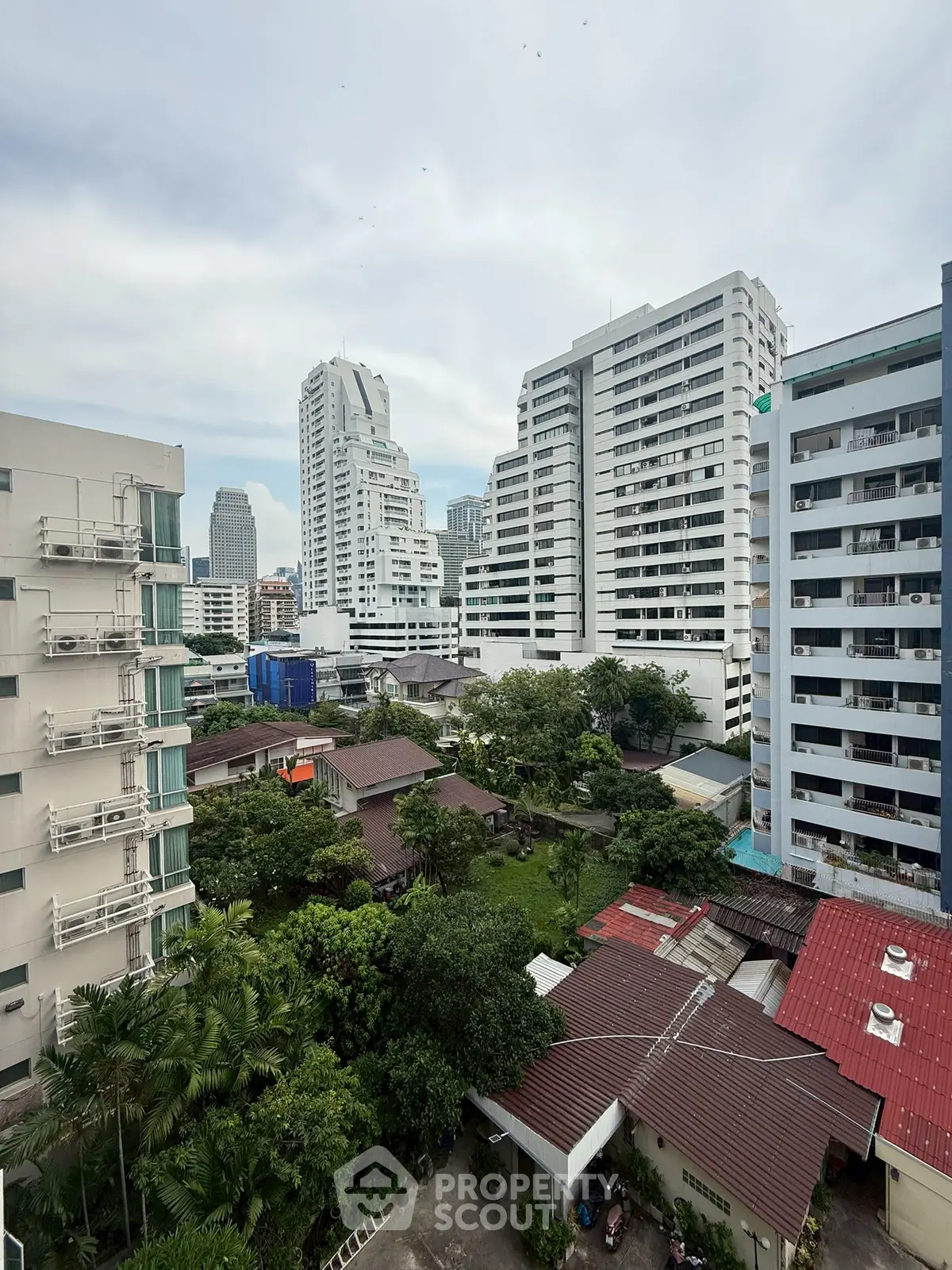 Stunning urban view of high-rise buildings and lush greenery in a vibrant cityscape.
