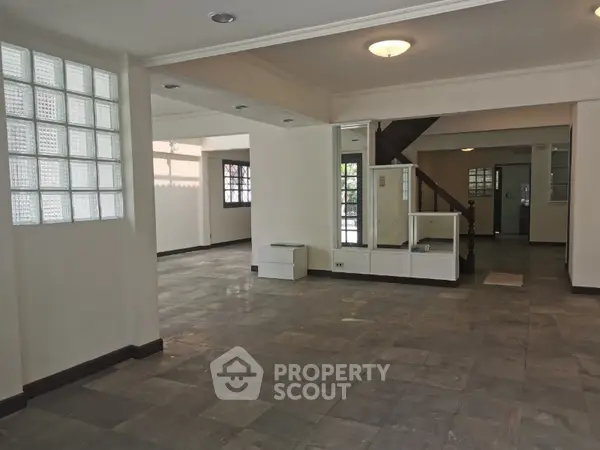 image_rental-7110786