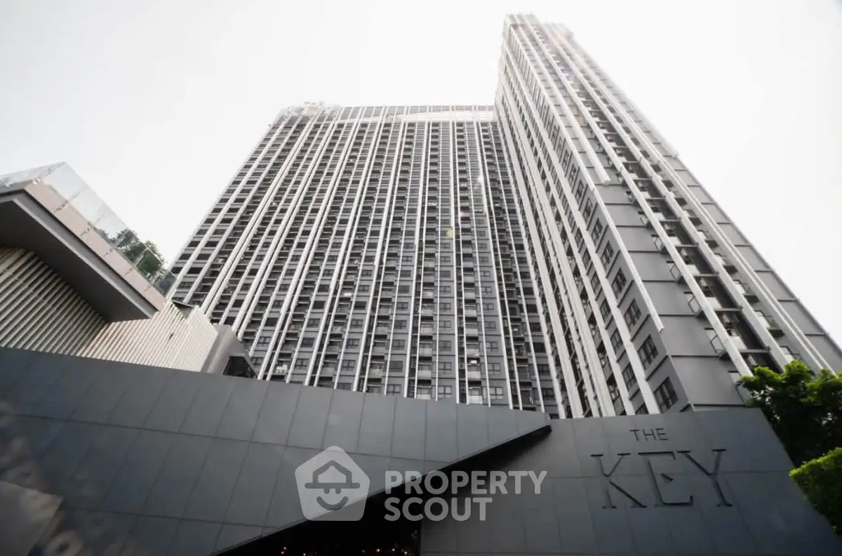 Stunning modern high-rise building with sleek architectural design and urban appeal.