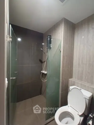 Modern bathroom with sleek design and contemporary fixtures.