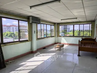 Spacious corner unit with large windows offering panoramic views in a bright, airy room.
