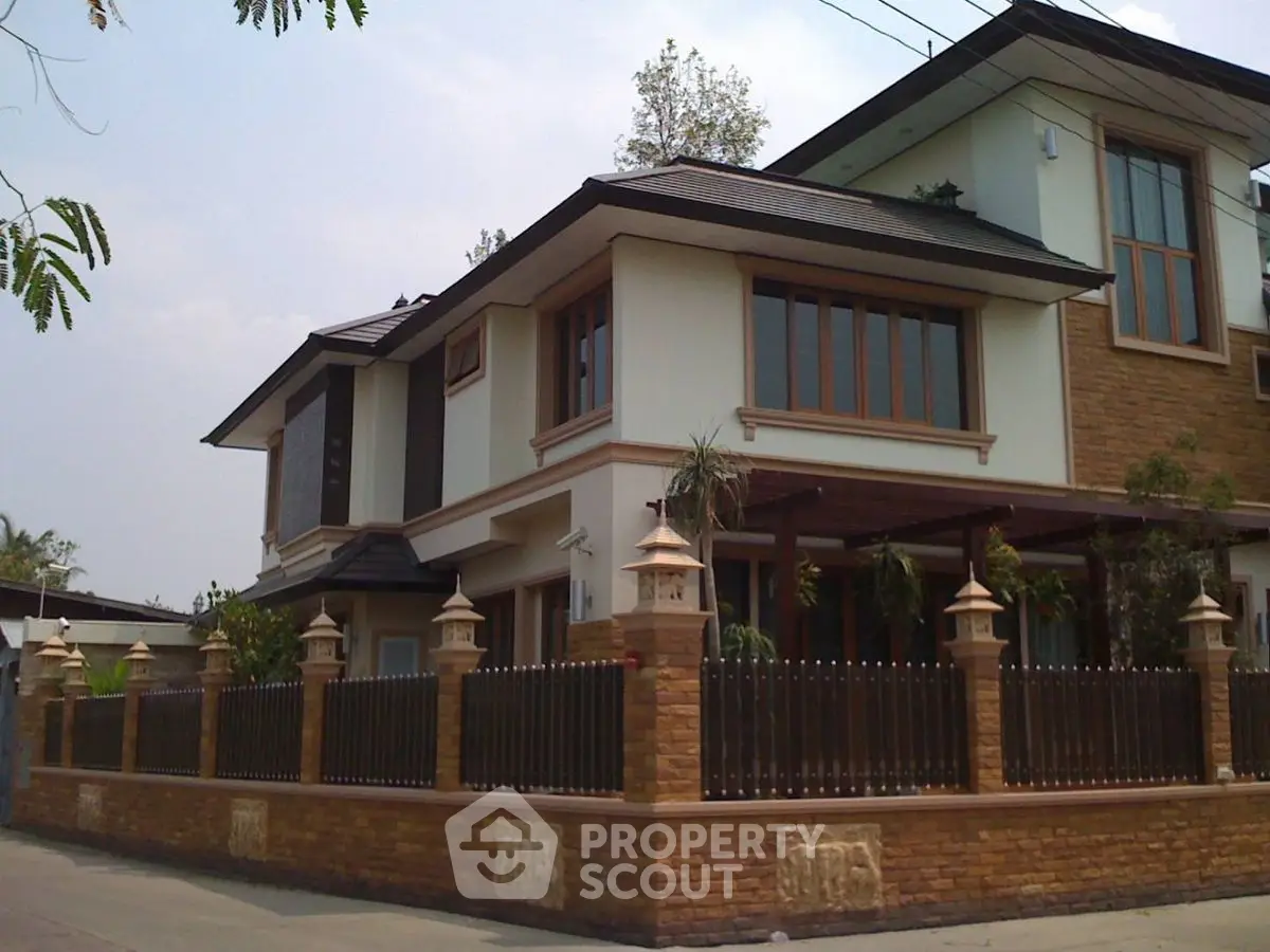 Stunning two-story house with modern design and lush garden, perfect for family living.