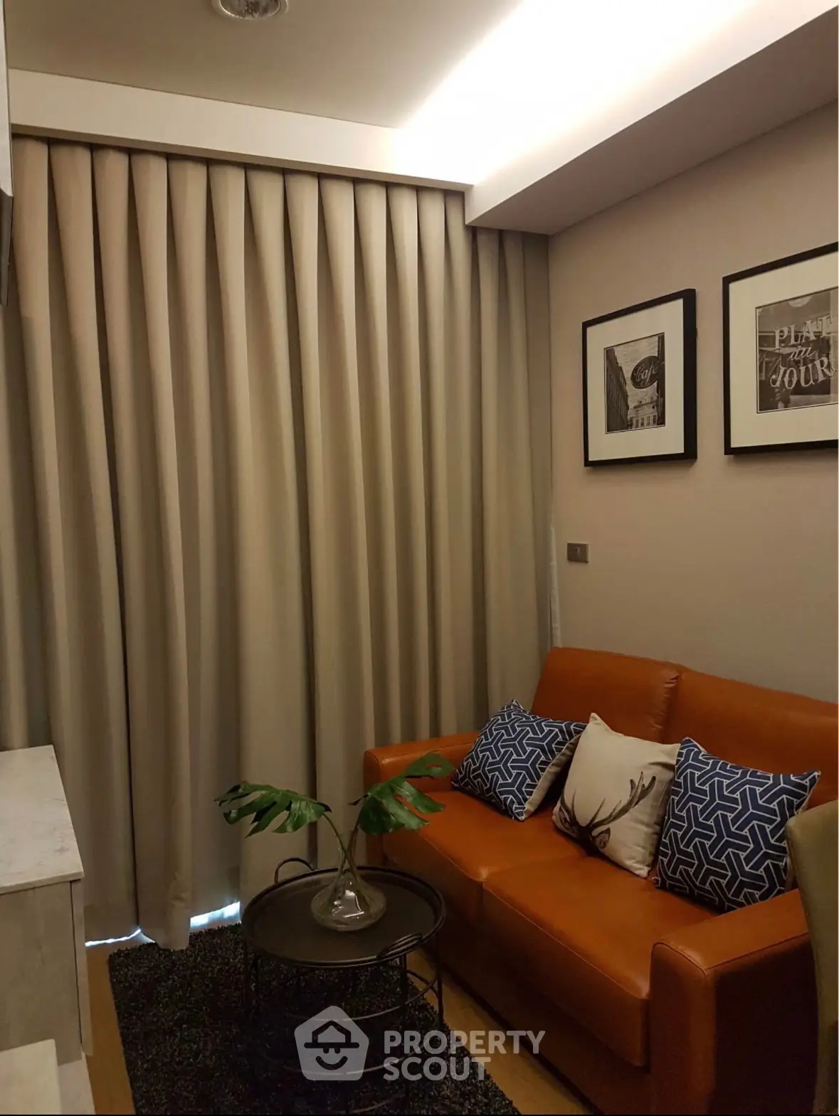 Cozy living room with leather sofa and stylish decor, perfect for relaxation.