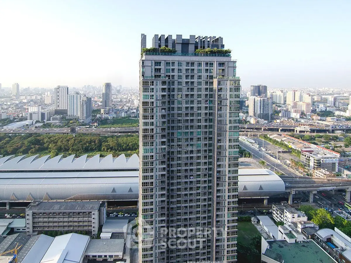 Stunning high-rise building with panoramic city views, ideal for urban living.