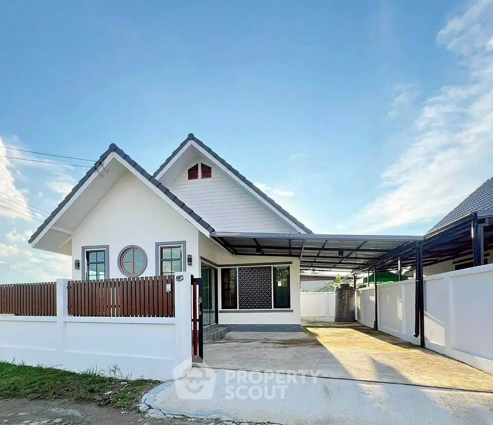 Charming modern house with spacious driveway and stylish exterior design.