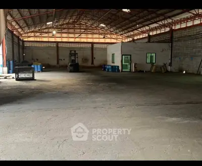 Spacious industrial warehouse with high ceilings and ample storage space.