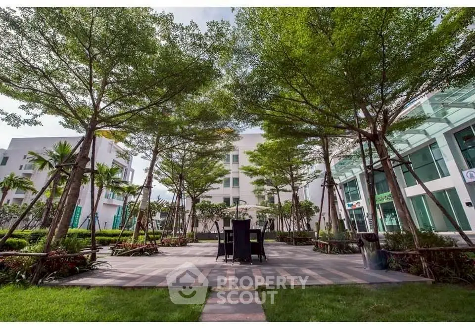 Stunning garden area with modern architecture and lush greenery, perfect for relaxation and outdoor gatherings.